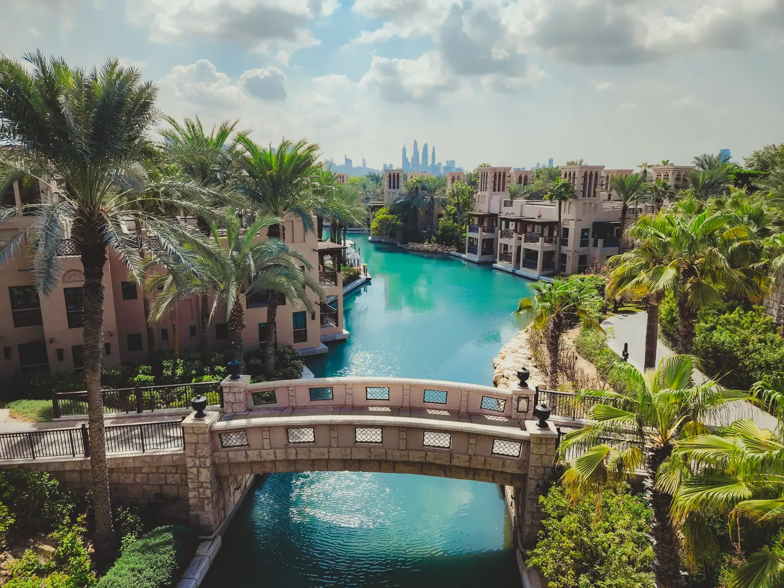 Madinat Jumeirah csatorna és pálmák