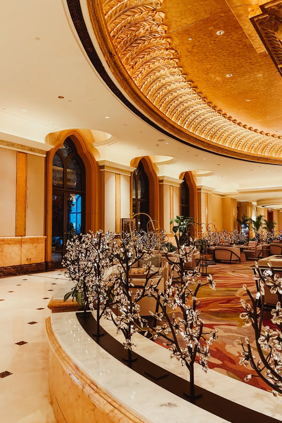 Prémium arany luxus enteriőr Dubajban